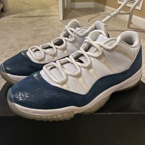 AIR JORDAN 11 RETRO LOW LE